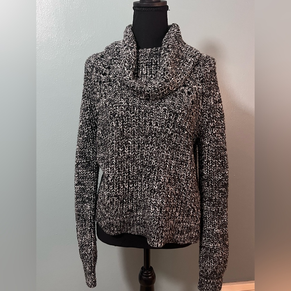 Kendall & Kylie Black and White Knit Sweater